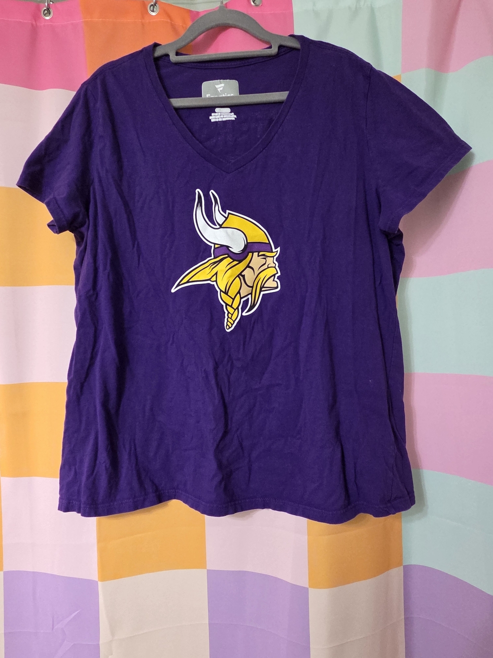Fanatics NFL Women's Purple V-Neck Jefferson Tee with Vikings Logo